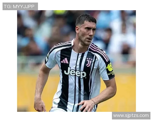 足球球星奋力回追展现拼搏精神激励球队逆境中坚持到底 足球球星奋力回追展现拼搏精神激励球队逆境中坚持到底